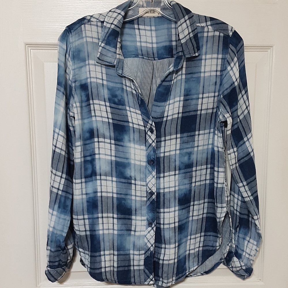 Bella Dahl Long Sleeve Button Front Top.
